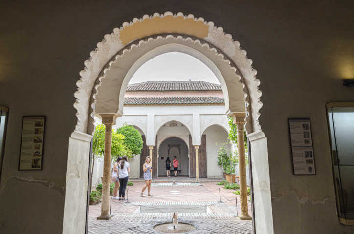 Málaga 113 - Alcazaba - palacio Nazari - patio de Los Naranjos.jpg